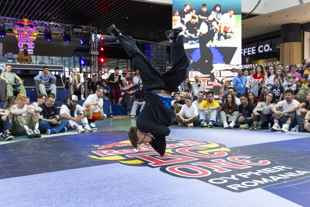 spectacole showuri corportate si activari de brand cu breakdance la redbull bc one si parkour si flipuri